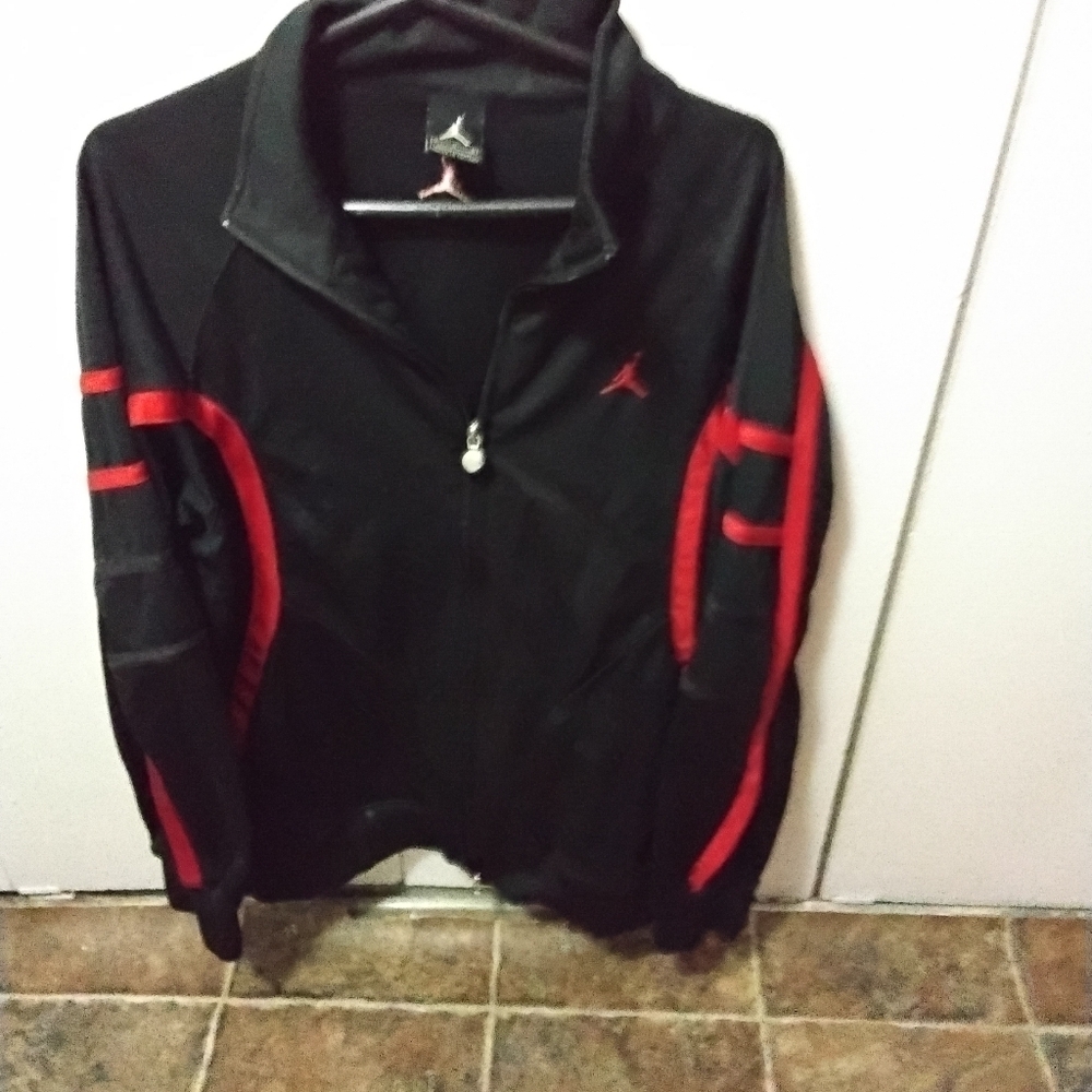 A men or a teenager  boy Real Michael Jorden zip up jacket  it a size medium
